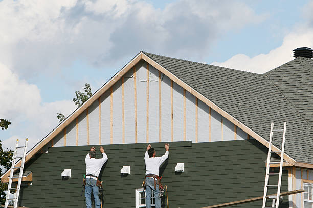Professional Emergency Siding Repair technician working in Amissville, VA